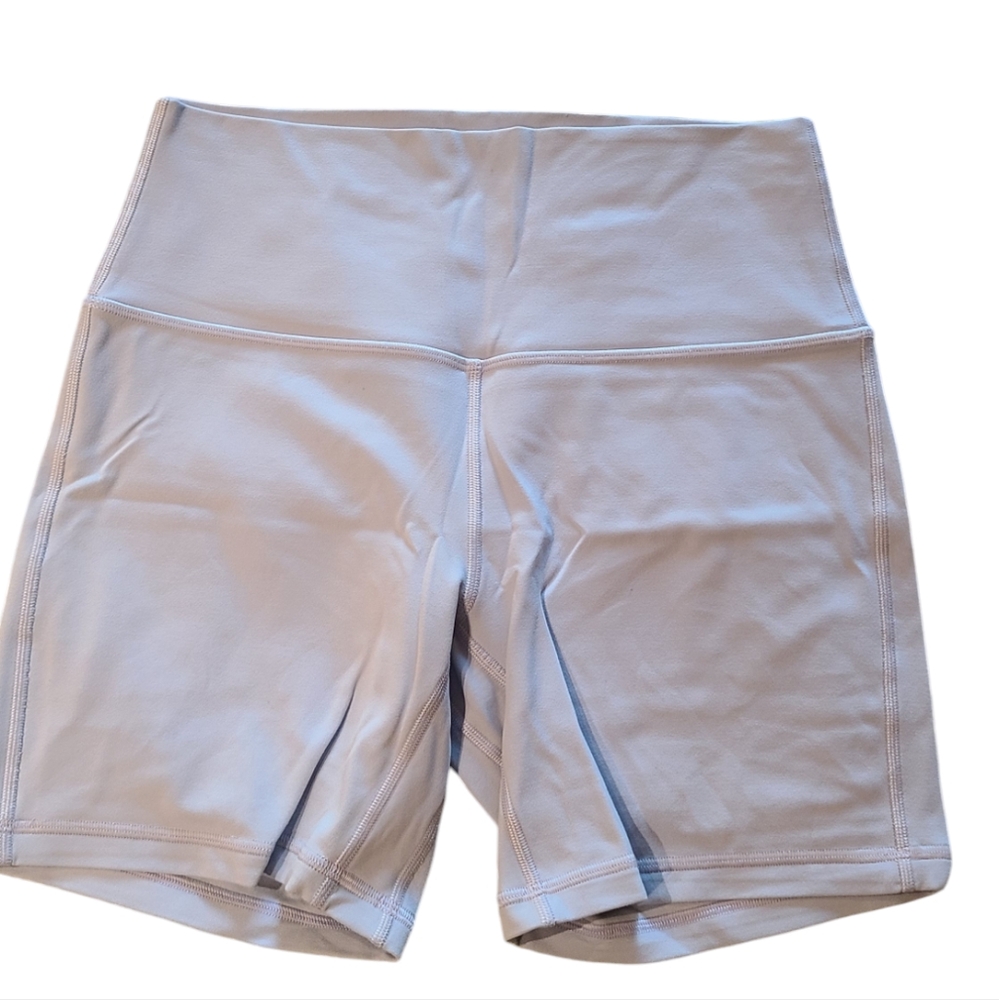 Lululemon High waist shorts 8